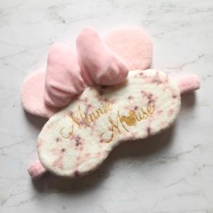 Pink Minnie Mouse / Disney sleeping mask.